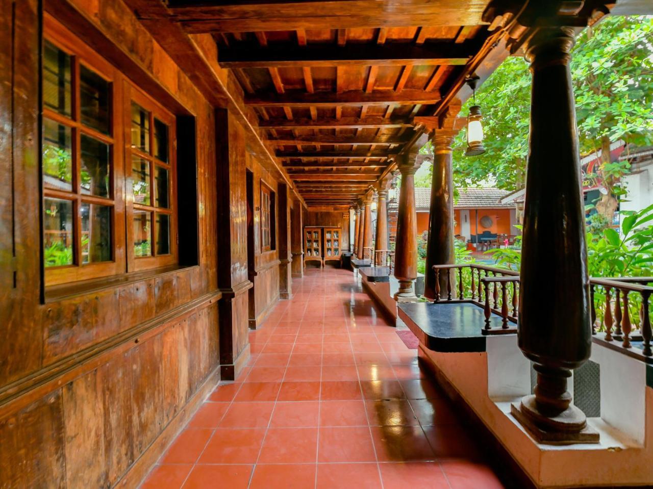 Rossitta Wood Castle बिस्तर और नाश्ता Kochi